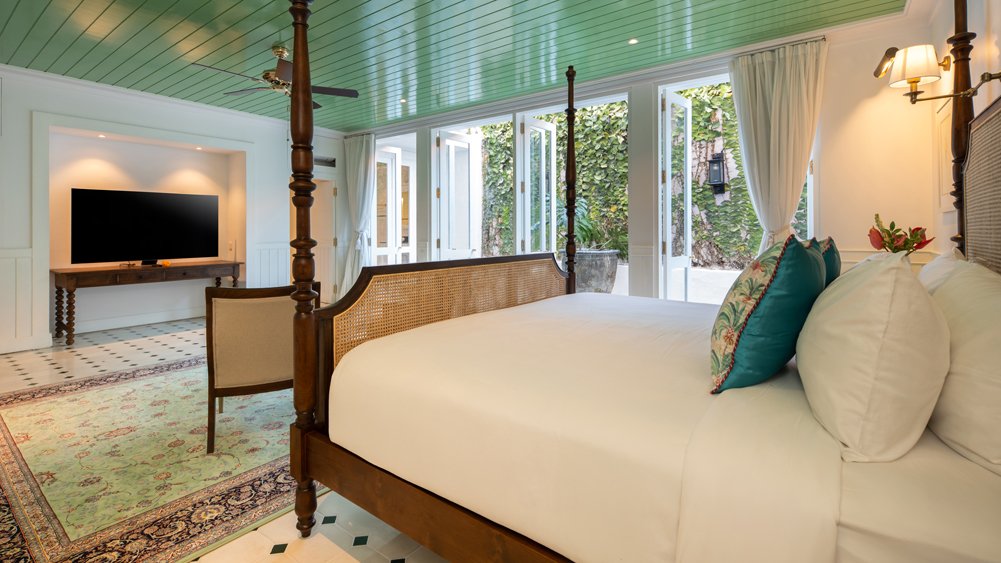 Elite Havens - Villa 1880 - Bali 5-Bedroom Fully Staffed Contemporary-Colonial Villa - Indonesia - Master bedroom